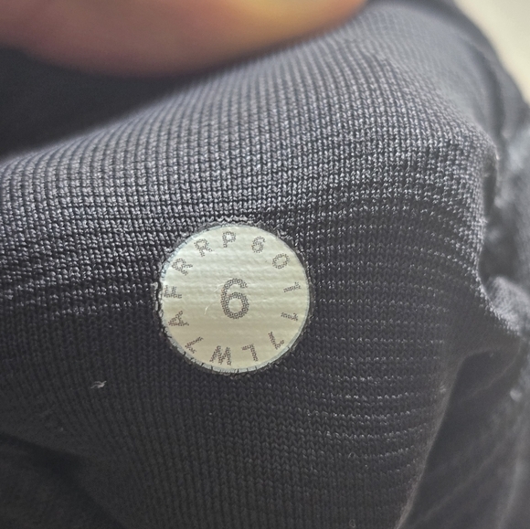 Lululemon Hotty Hot Shorts Sz 6 Drawstring Geometric Dot Black Lined 2.5" - Picture 8 of 13